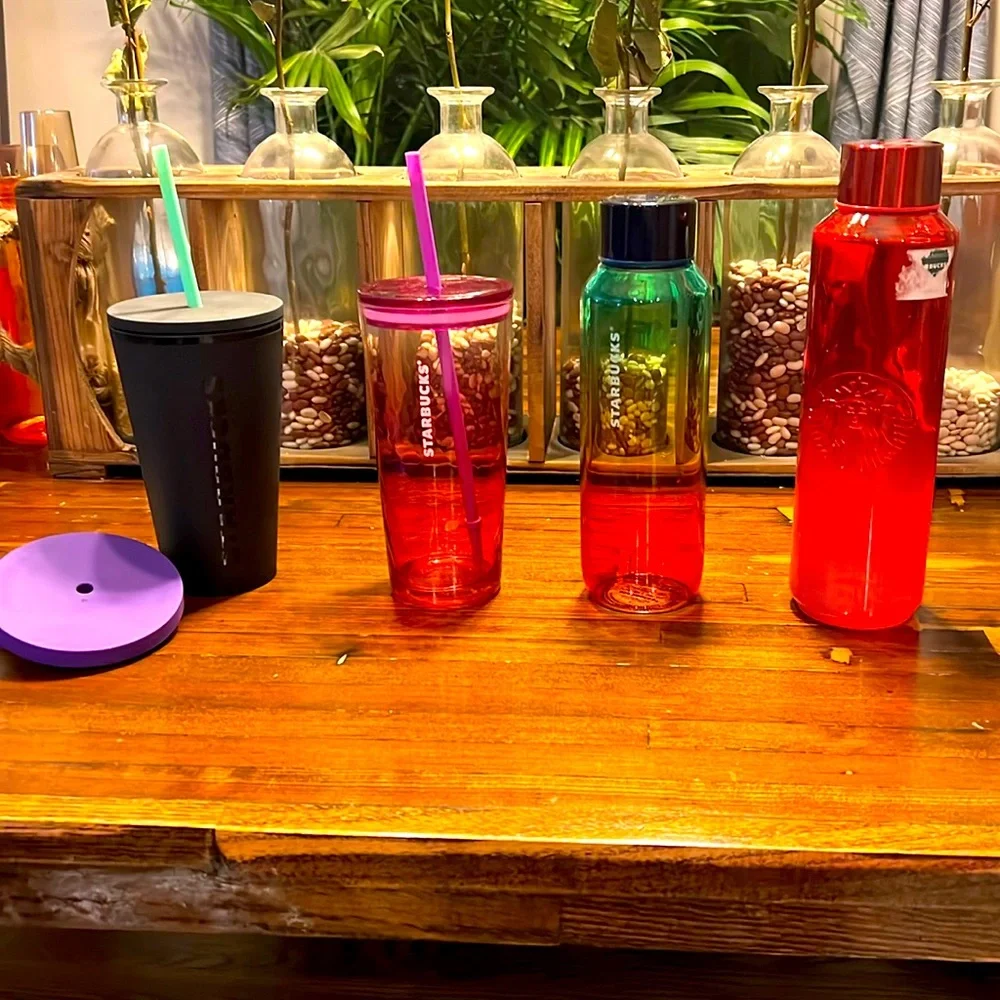 4 Starbucks cups. - Picture 1 of 5